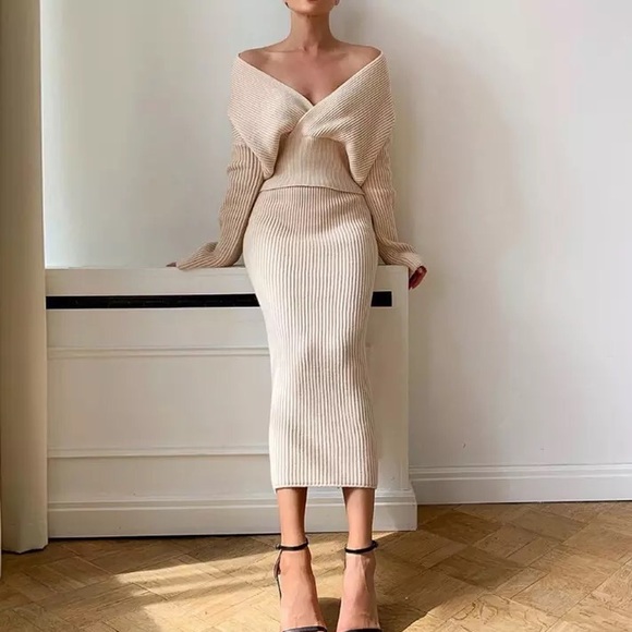 Sweater skirt 2 PC set matching cream beige top bottom v-neck - Picture 3 of 5